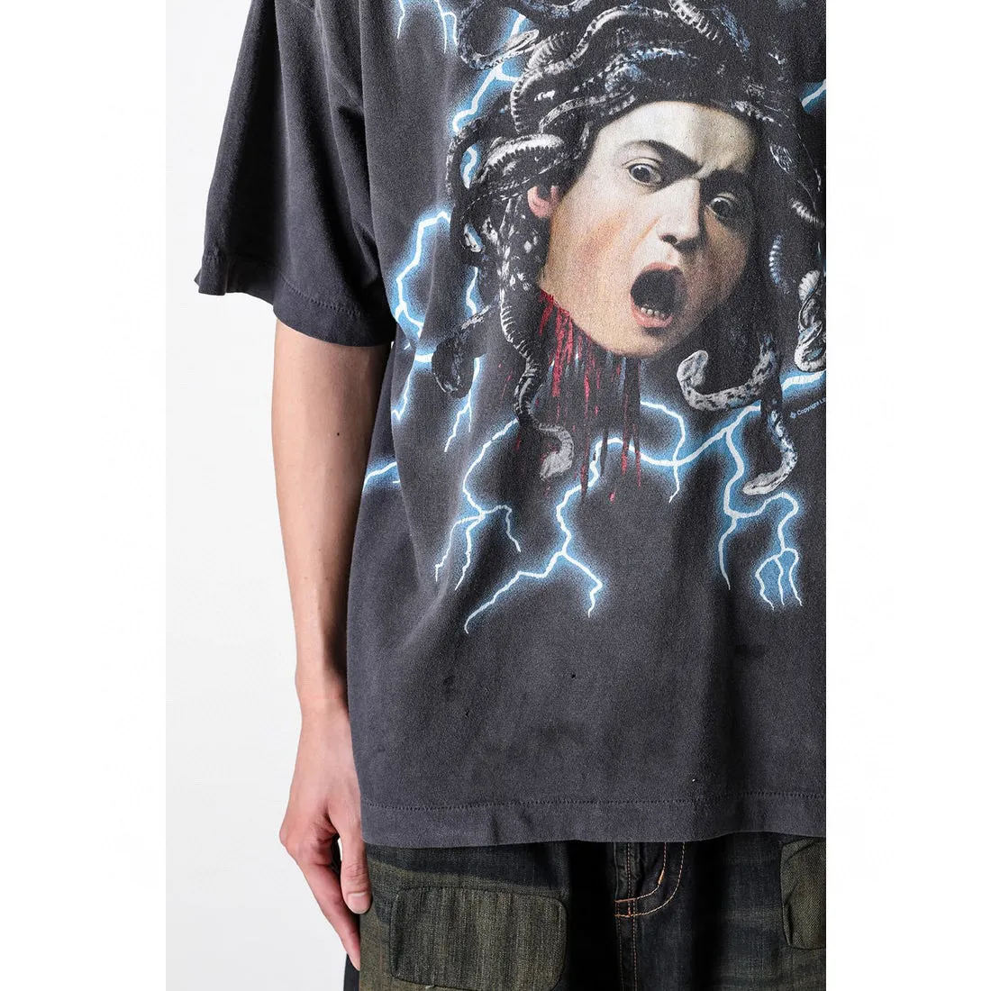SAINT Mxxxxxx MEDUSA SS TEE/BLK Medusa Hydra retro sulfur-dyed short-sleeves, washed black S-XL, cylindrical fabric with no side seams, the open width is almost meaningless, Assute ready-to-wear dyeing, the whole piece faded, collar and cuffs frayed, many hangings, oversized printing position, genuine level restoration, customized joint main mark/wash mark/with little angel anti-counterfeiting